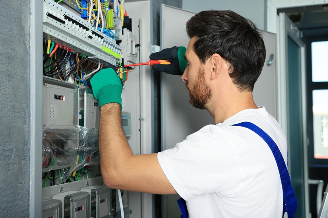 Nieder­spannungs­anlagen bei Elektro Kaiser in Riedering