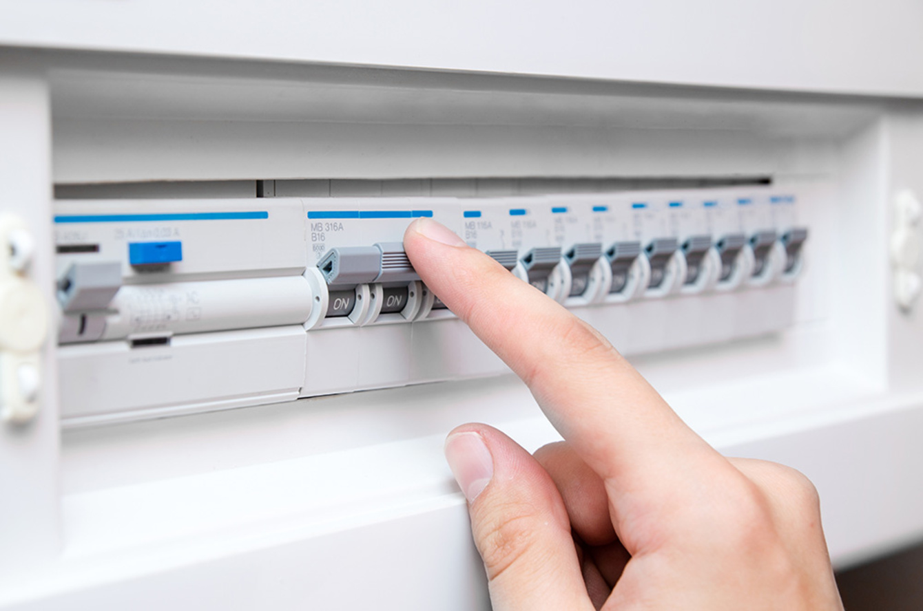 Schalt­schrank­bau bei Elektro Kaiser in Riedering